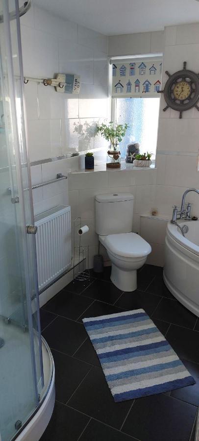 Sea Crest, Beautiful Home In Tenby With Sea Views מראה חיצוני תמונה