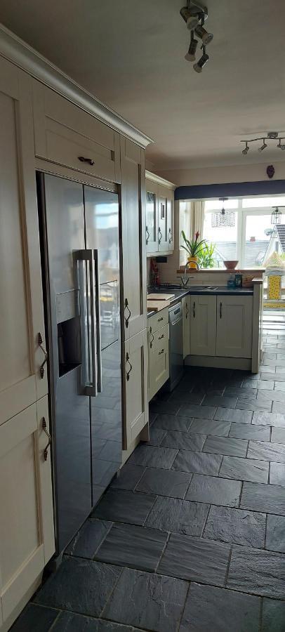 Sea Crest, Beautiful Home In Tenby With Sea Views מראה חיצוני תמונה